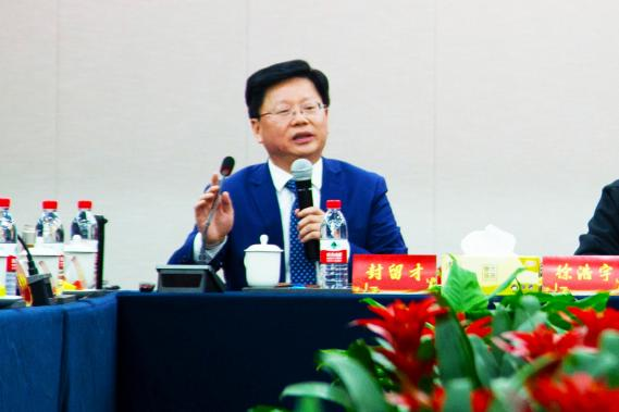 集團與泰州中學聯(lián)合舉辦“校企同關愛，勵學助成長”座談會